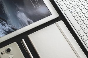 De beste iPad houder voor jouw werkplek en thuisomgeving